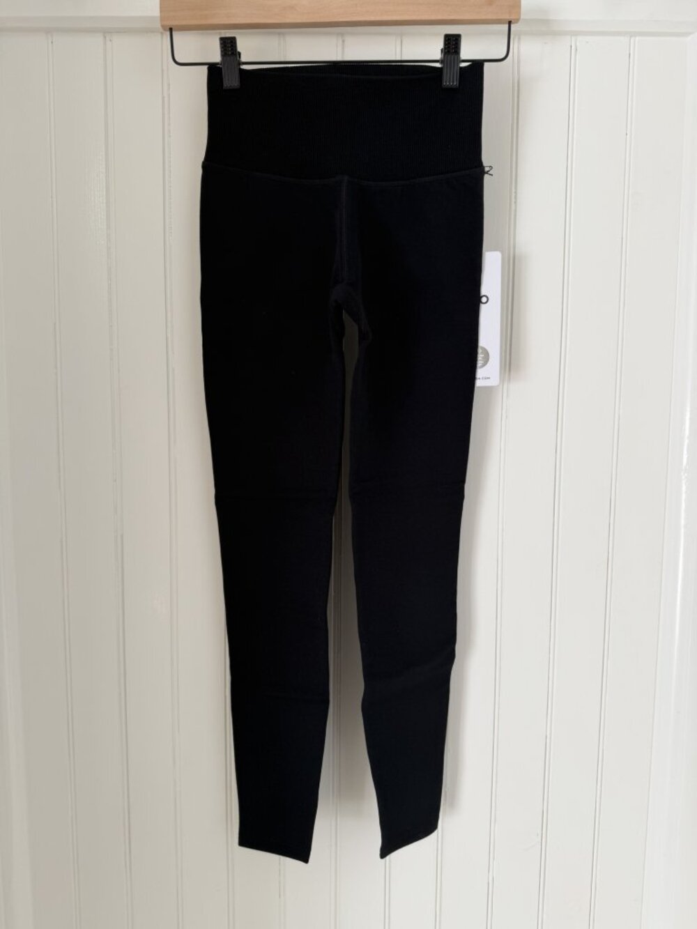 Alo Yoga Seamless Winter Warm Plush High-Waist 7/8 Legging — Black, NWT, XS